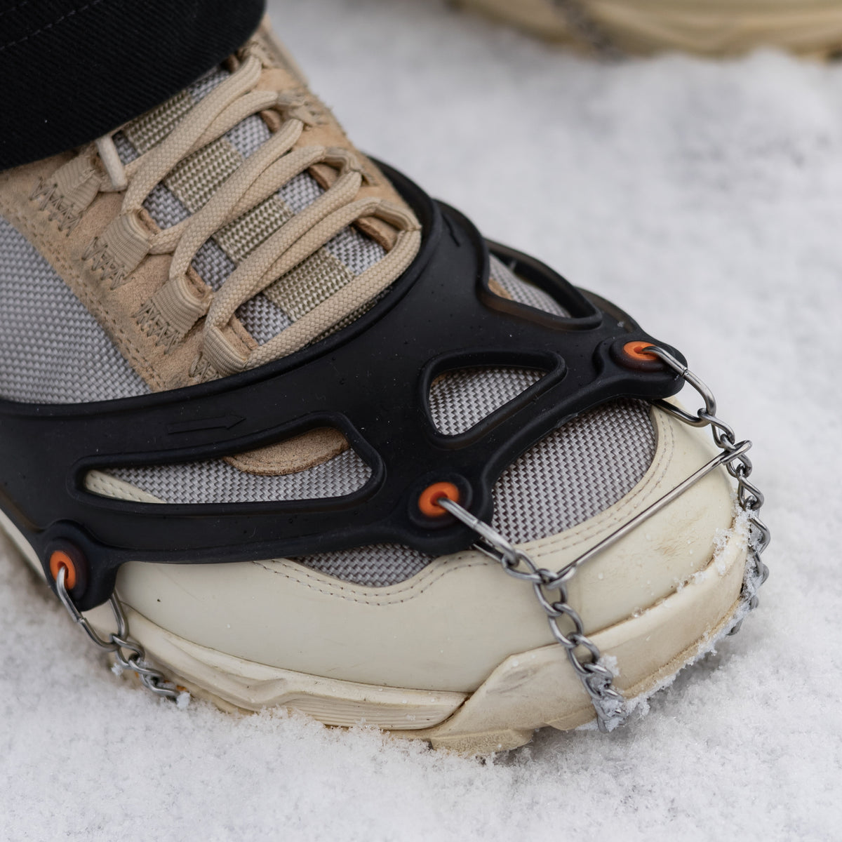 Broddar Ultra Grip med kraftige stålpigger for snø og is