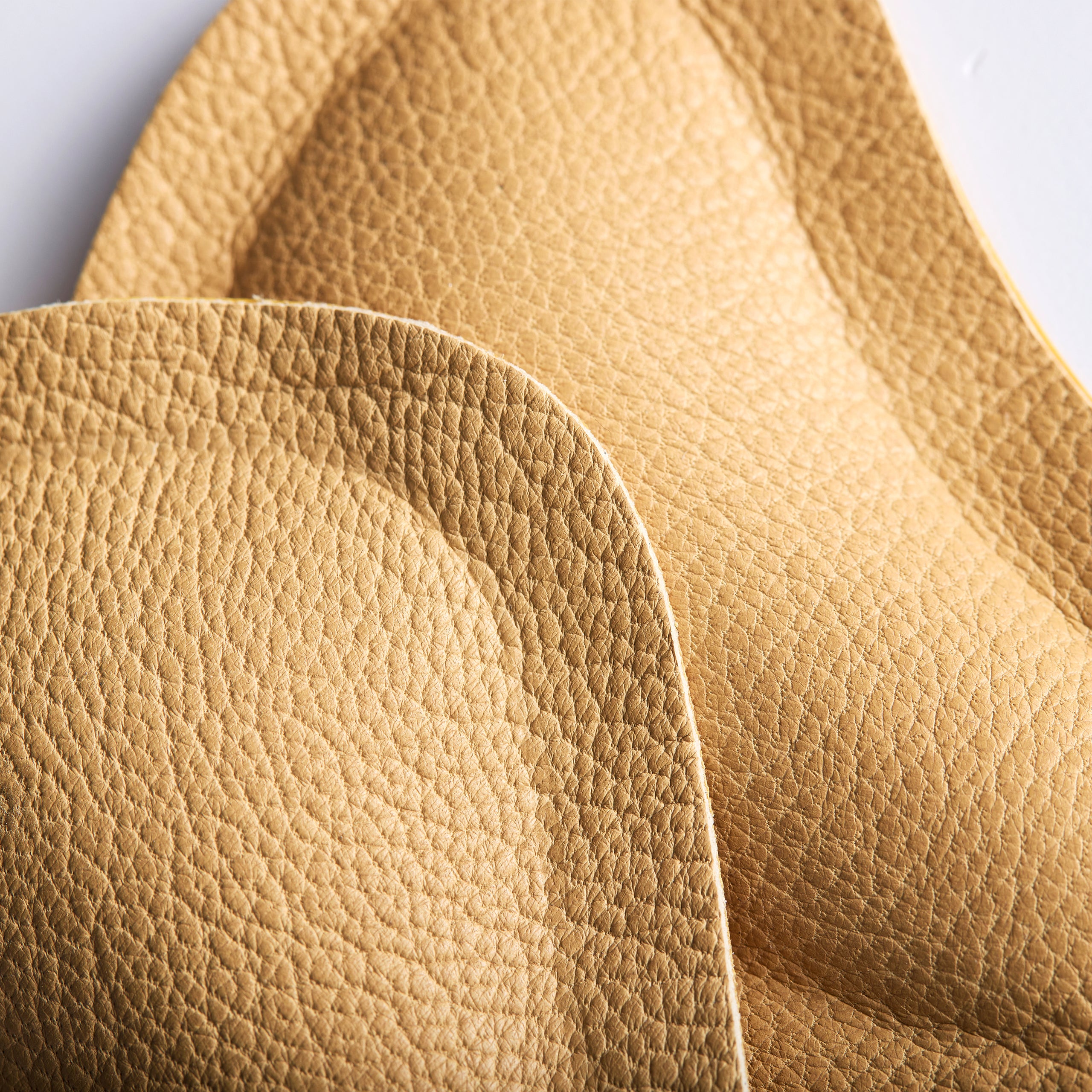 Selvklebende pelotter for avlastning av innsunkne forfotbuer