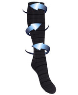 Støttestrømper med grå og svarte striper for hovne og slitne ben